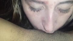 Teen Lass Eating Pussy – Closeup